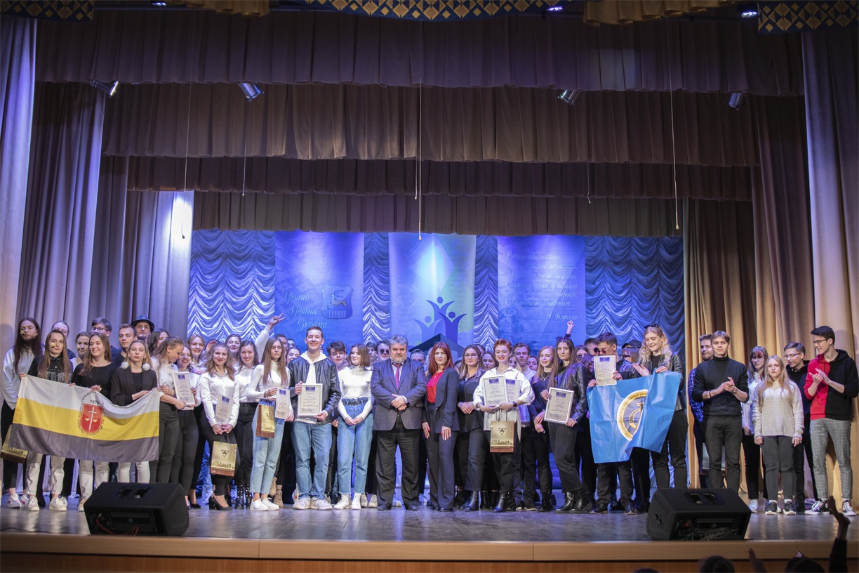 Лучшая группа университета учится на кафедре журналистики