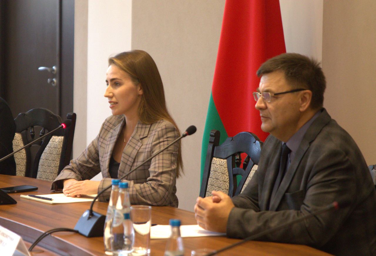 Студенты и преподаватели факультета истории, коммуникации и туризма приняли участие в диалоговой площадке с корреспондентом Russia Today Дарьей Вагановой